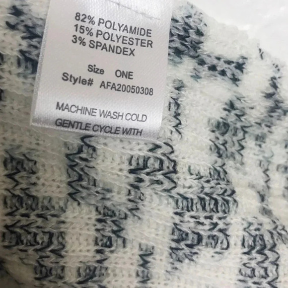 WOVEN HEART BY NORDSTROM OPEN FRONT KNIT WRAP LIGHT GREY AND WHITE O/S - Picture 9 of 9